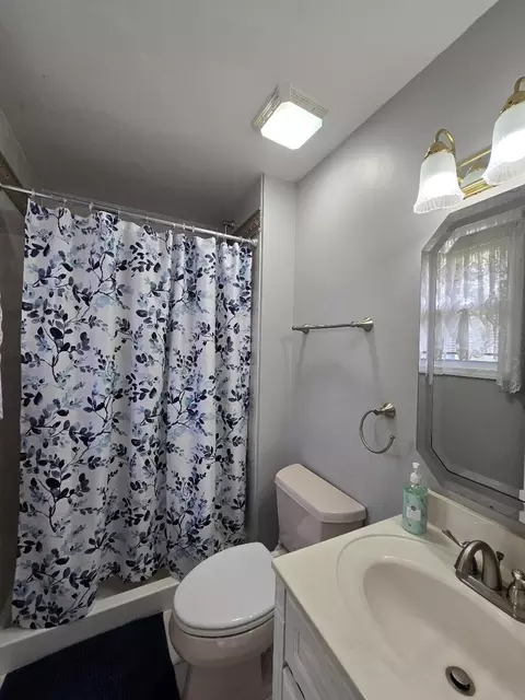 Bath - 6580 Shaler Dr, Springfield, OH 45502 photo 4 of 4
