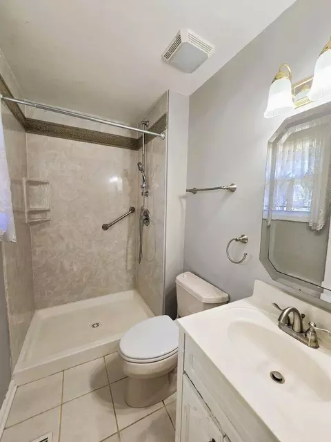 Bath - 6580 Shaler Dr, Springfield, OH 45502 photo 3 of 4