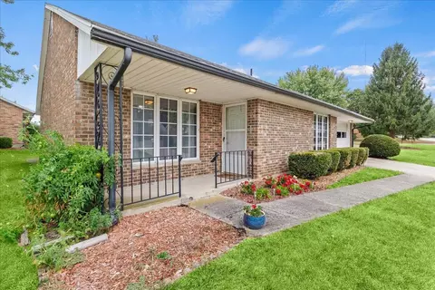 Exterior - 2137 Manhattan Blvd, Springfield, OH 45504 photo 3 of 10