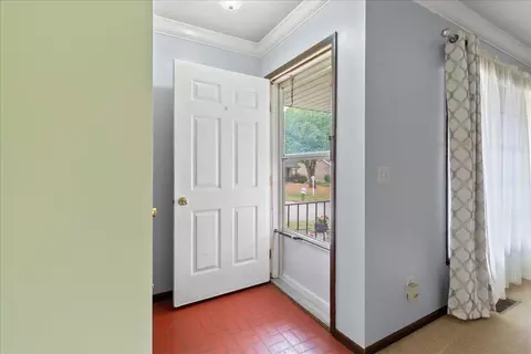 Entry Way - 2137 Manhattan Blvd, Springfield, OH 45504 photo 2 of 3