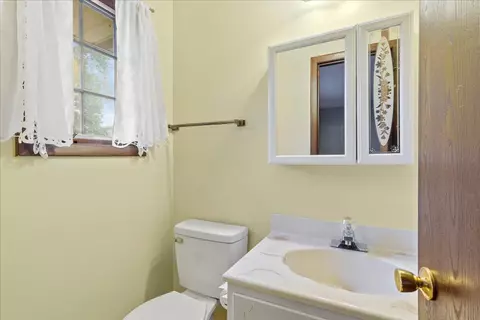 Bath - 2137 Manhattan Blvd, Springfield, OH 45504 photo 1 of 3