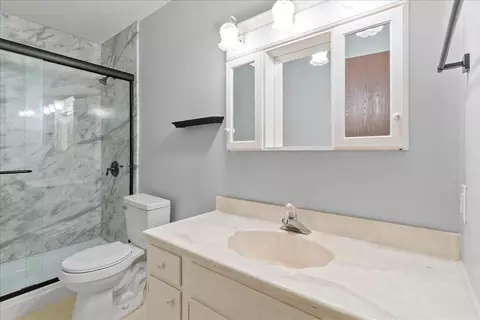 Bath - 2137 Manhattan Blvd, Springfield, OH 45504 photo 3 of 3