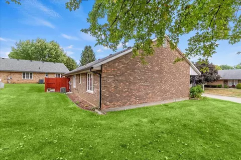 Exterior - 2137 Manhattan Blvd, Springfield, OH 45504 photo 10 of 10