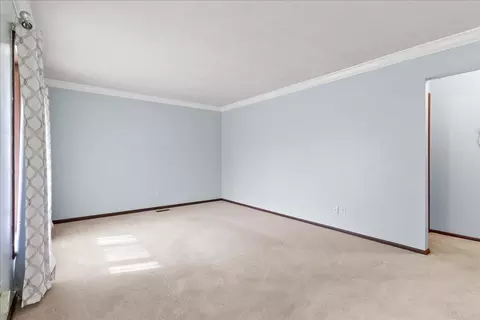 Living - 2137 Manhattan Blvd, Springfield, OH 45504 photo 1 of 5