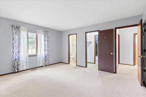 Bedroom - 2137 Manhattan Blvd, Springfield, OH 45504 photo 1 of 2