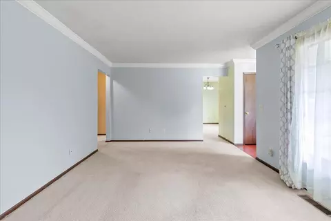 Living - 2137 Manhattan Blvd, Springfield, OH 45504 photo 3 of 5