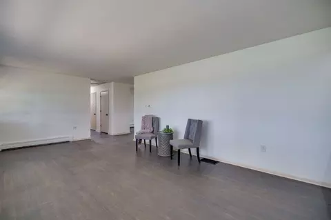 Living - 1810 Old Mill Rd, Springfield, OH 45502 photo 2 of 3
