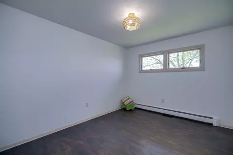 Bedroom - 1810 Old Mill Rd, Springfield, OH 45502 photo 2 of 7