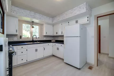 Kitchen - 1810 Old Mill Rd, Springfield, OH 45502 photo 1 of 3