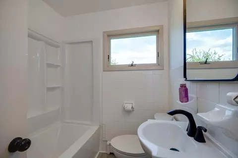 Bath - 1810 Old Mill Rd, Springfield, OH 45502 photo 1 of 1