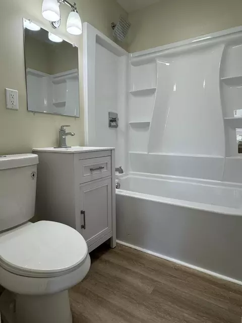 Bath - 2229 N Hadley Rd, Springfield, OH 45505 photo 1 of 4