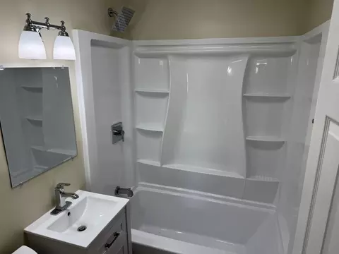 Bath - 2229 N Hadley Rd, Springfield, OH 45505 photo 2 of 4