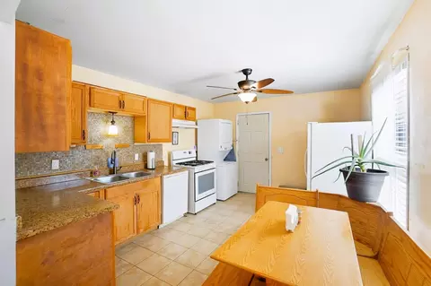Kitchen - 208 Corlington Dr, Springfield, OH 45506 photo 1 of 3