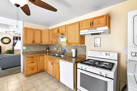 Kitchen - 208 Corlington Dr, Springfield, OH 45506 photo 2 of 3