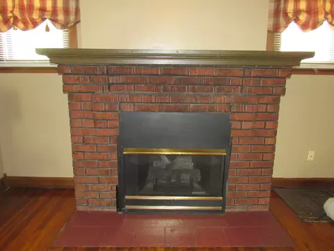 Living - 372 S Douglas Ave, Springfield, OH 45505 photo 1 of 3