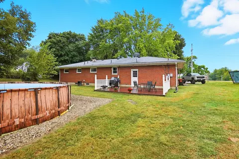 Exterior - 542 Villa Rd, Springfield, OH 45503 photo 4 of 6