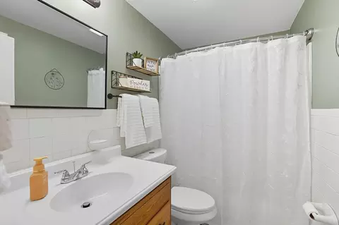Bath - 542 Villa Rd, Springfield, OH 45503 photo 2 of 2