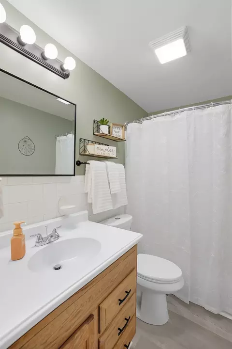 Bath - 542 Villa Rd, Springfield, OH 45503 photo 1 of 2