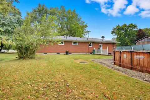 Exterior - 542 Villa Rd, Springfield, OH 45503 photo 3 of 6