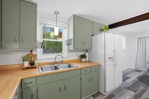 Kitchen - 542 Villa Rd, Springfield, OH 45503 photo 1 of 1