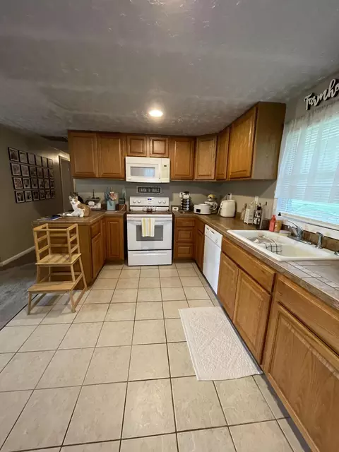 390 Meenach Ln, Springfield, OH 45505 photo 7