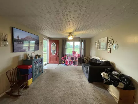 390 Meenach Ln, Springfield, OH 45505 photo 5