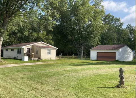 390 Meenach Ln, Springfield, OH 45505