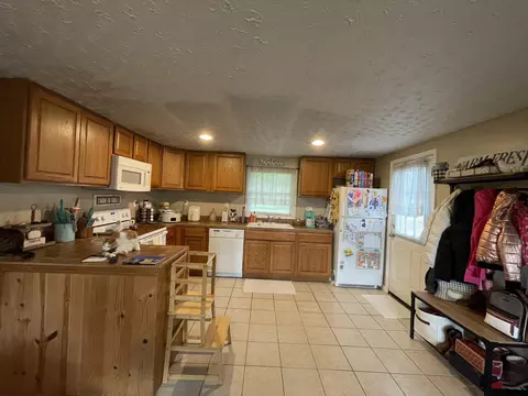 390 Meenach Ln, Springfield, OH 45505 photo 6