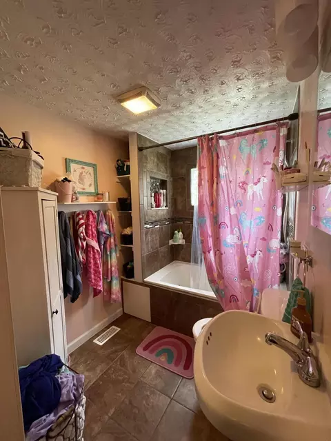 390 Meenach Ln, Springfield, OH 45505 photo 16