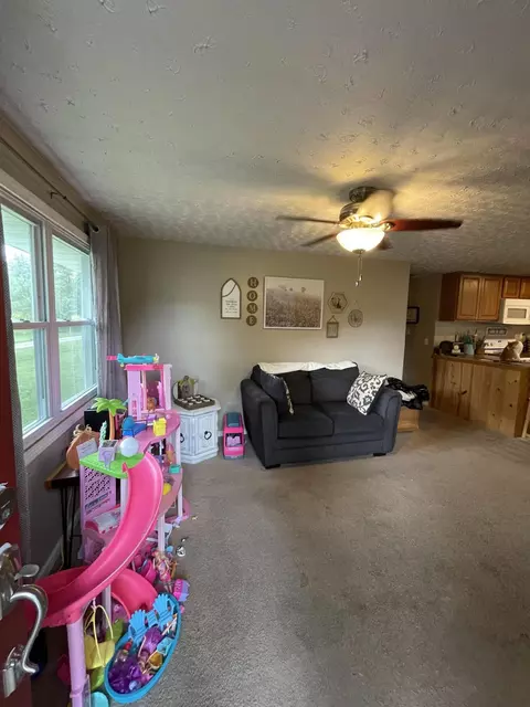 390 Meenach Ln, Springfield, OH 45505 photo 4