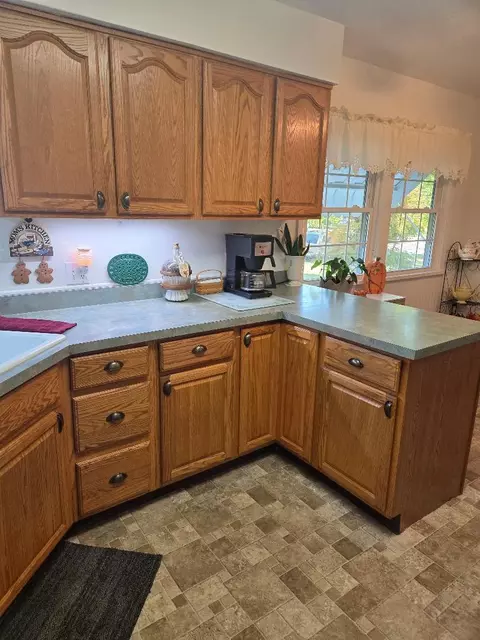 Kitchen - 438 Lawnview Ave, Springfield, OH 45505 photo 1 of 3