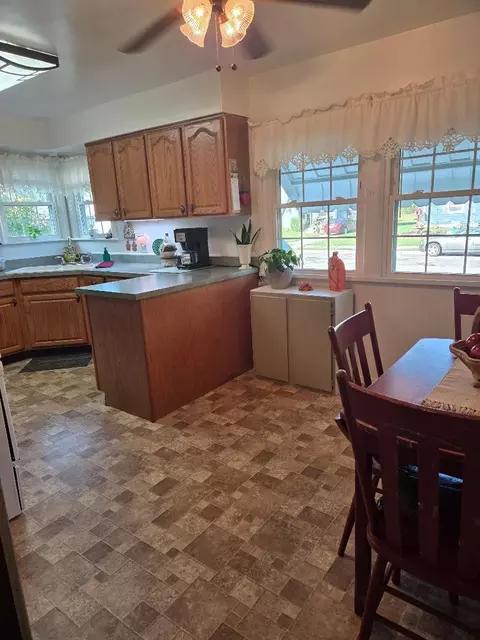 Kitchen - 438 Lawnview Ave, Springfield, OH 45505 photo 2 of 3