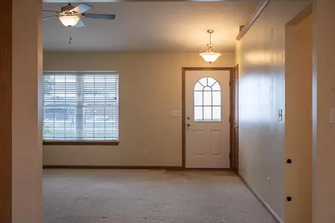 102 Parkview Dr, Jackson Center, OH 45334