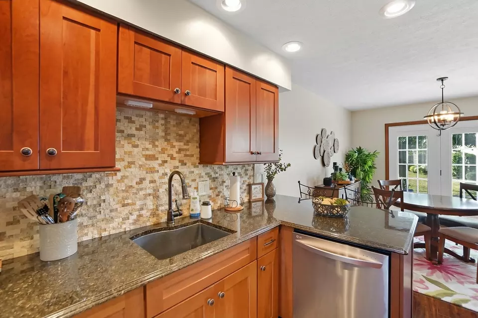 Kitchen - 726 Rockhurst Cir, Troy, OH 45373 photo 4 of 4