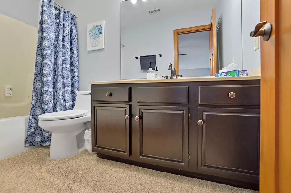 Bath - 726 Rockhurst Cir, Troy, OH 45373 photo 5 of 6