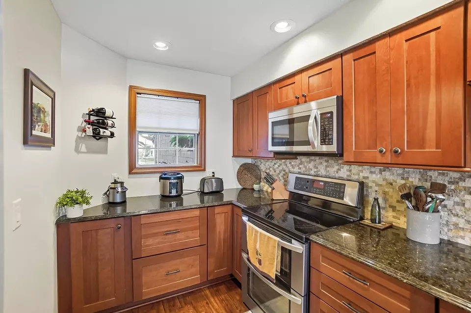 Kitchen - 726 Rockhurst Cir, Troy, OH 45373 photo 3 of 4