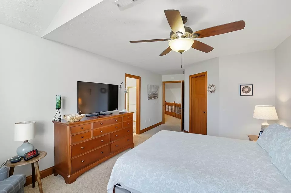 Bedroom - 726 Rockhurst Cir, Troy, OH 45373 photo 2 of 4