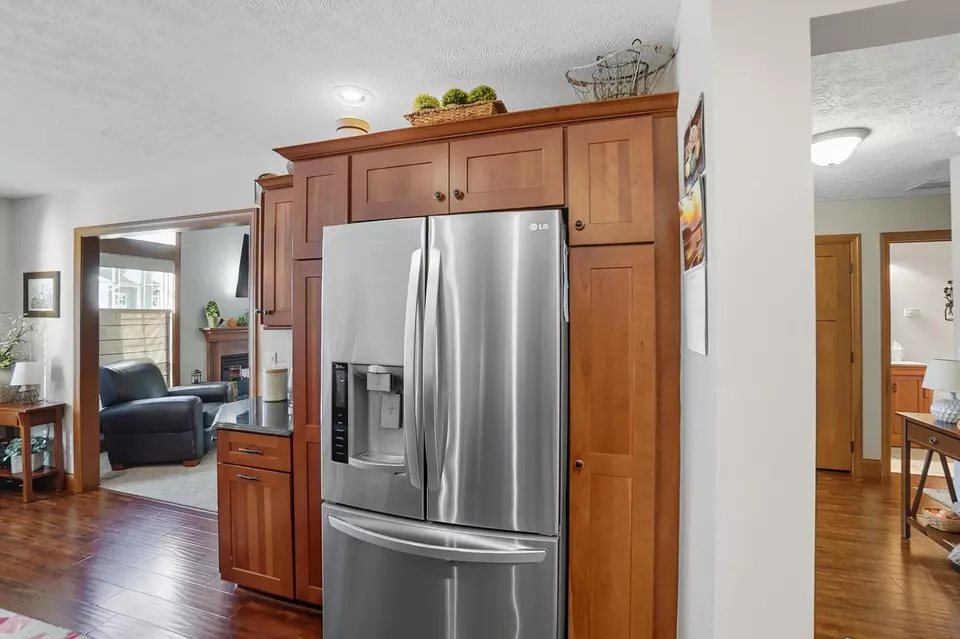 Kitchen - 726 Rockhurst Cir, Troy, OH 45373 photo 2 of 4