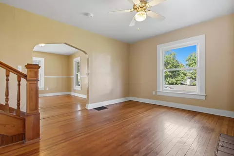 Living - 842 Oak St, Springfield, OH 45505 photo 9 of 9