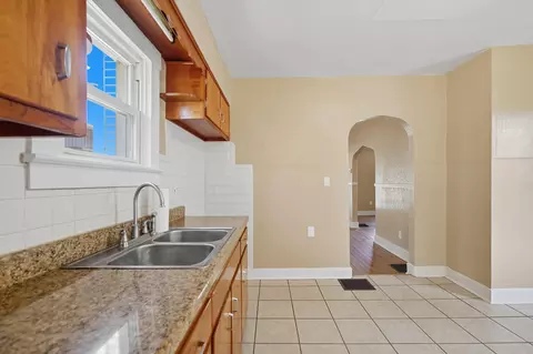 Entry Way - 842 Oak St, Springfield, OH 45505 photo 1 of 5