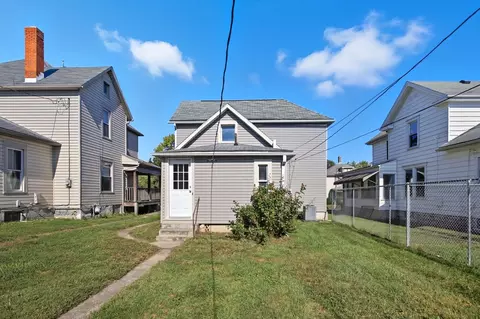 Exterior - 842 Oak St, Springfield, OH 45505 photo 3 of 6