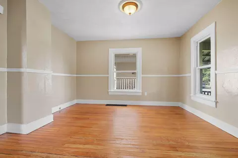 Living - 842 Oak St, Springfield, OH 45505 photo 3 of 9