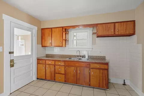 Kitchen - 842 Oak St, Springfield, OH 45505 photo 1 of 1