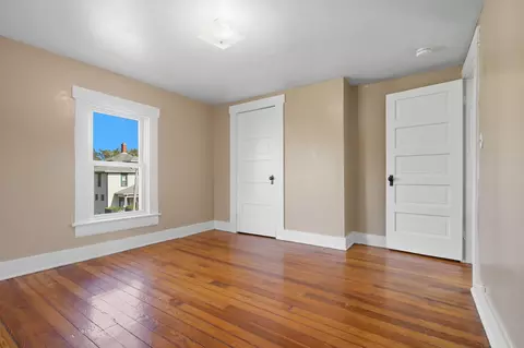 Bedroom - 842 Oak St, Springfield, OH 45505 photo 2 of 4