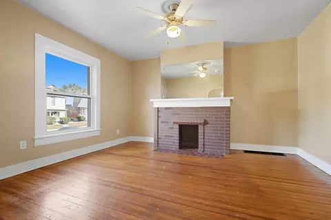 Living - 842 Oak St, Springfield, OH 45505 photo 6 of 9