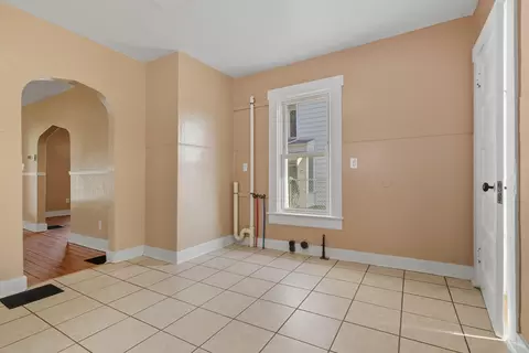 Entry Way - 842 Oak St, Springfield, OH 45505 photo 3 of 5