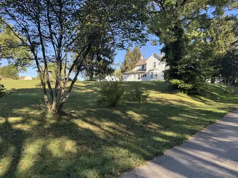Exterior - 4831 Temple St, Springfield, OH 45502 photo 11 of 13