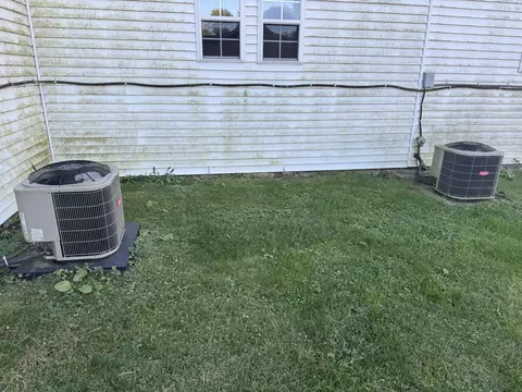Exterior - 4831 Temple St, Springfield, OH 45502 photo 4 of 13