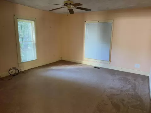 Living - 4831 Temple St, Springfield, OH 45502 photo 3 of 4
