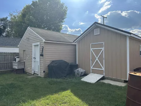 Exterior - 637 S Arlington Ave, Springfield, OH 45505 photo 2 of 5